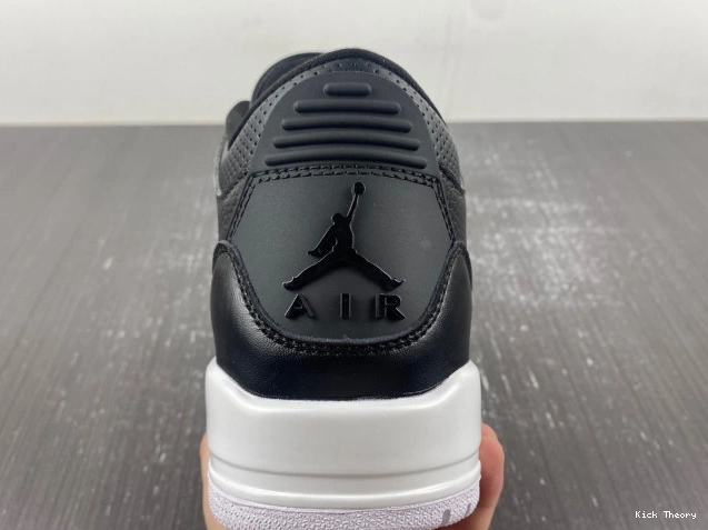 Kicked Out Shoe Store 3 136064-020 (2016) Jordan Retro Monday Cyber 0730